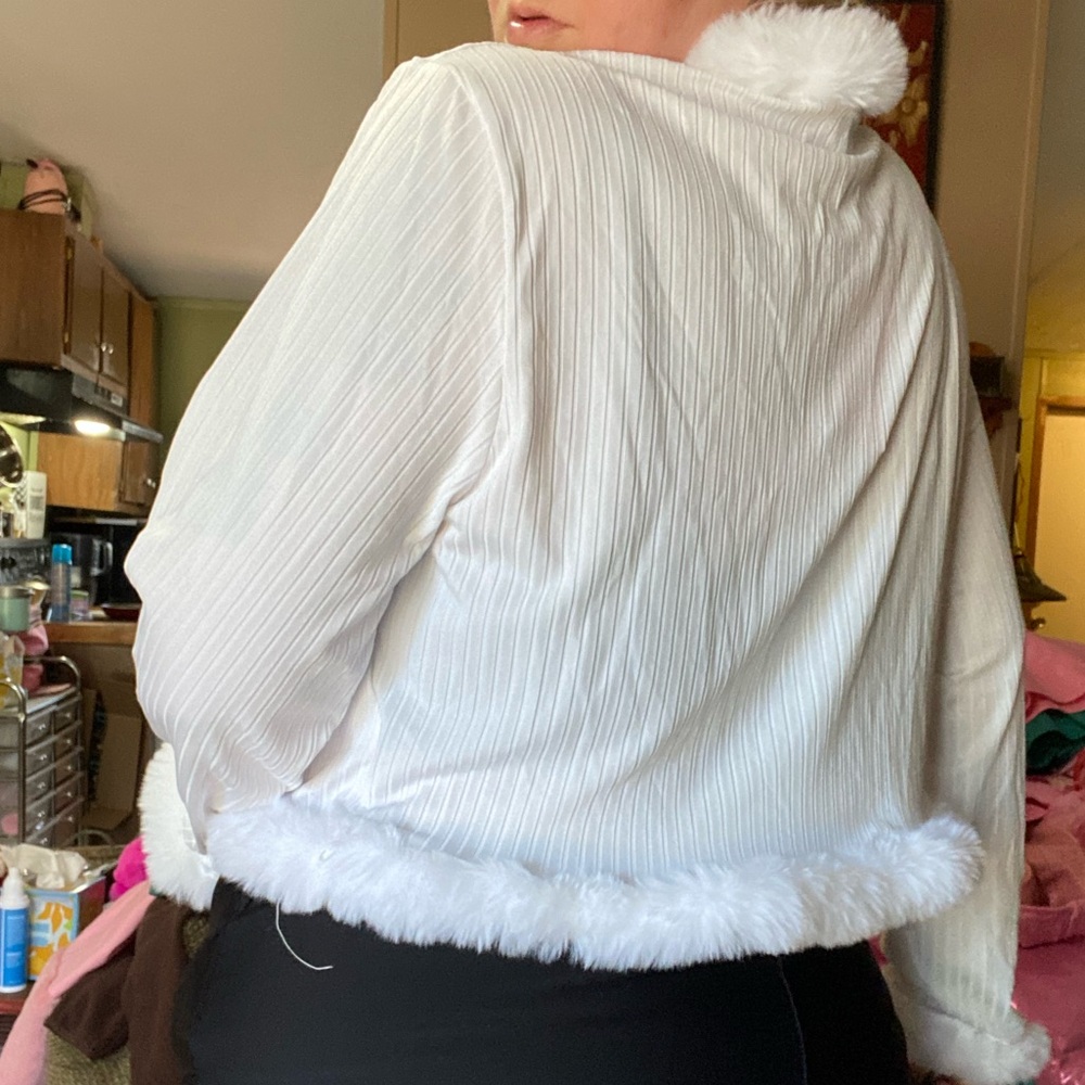 White fuzzy fur crop y2k cardigan - Picture 2 of 4